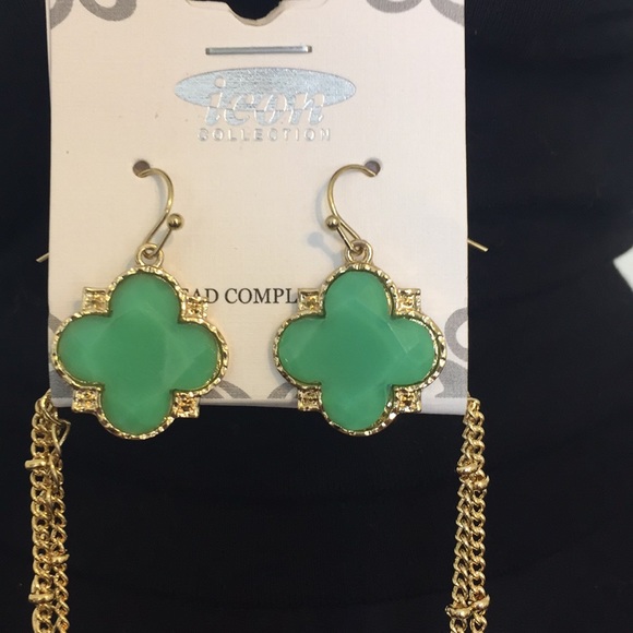 Beautiful 18” Necklace W/ Matching Dangle Earrings - Picture 3 of 8